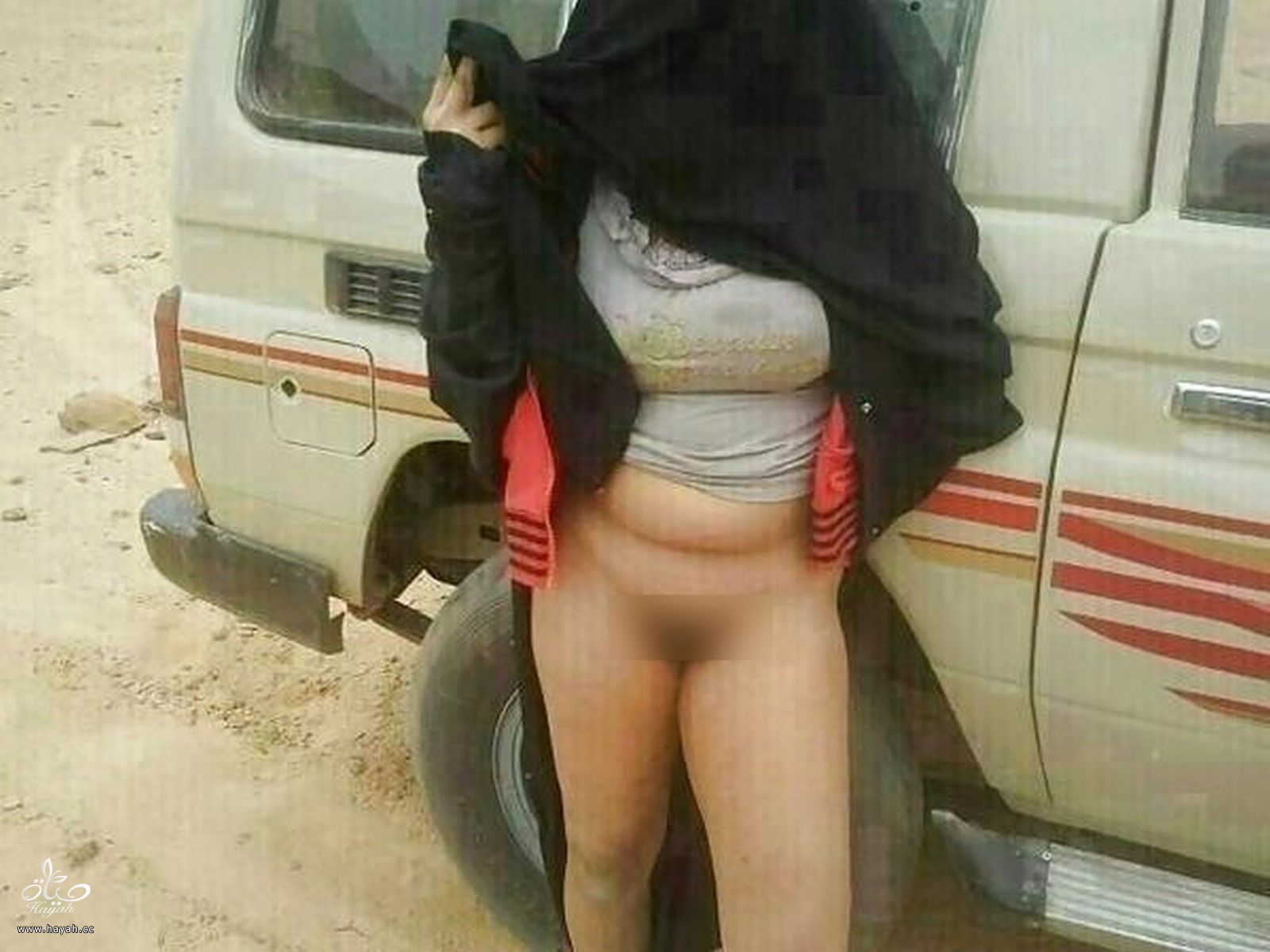 Arab girl strip tease naked